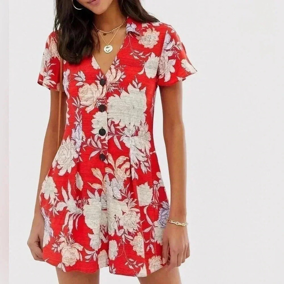 ASOS Red Button Front Tea Playsuit Romper in Floral Tropical Print - Picture 2 of 7